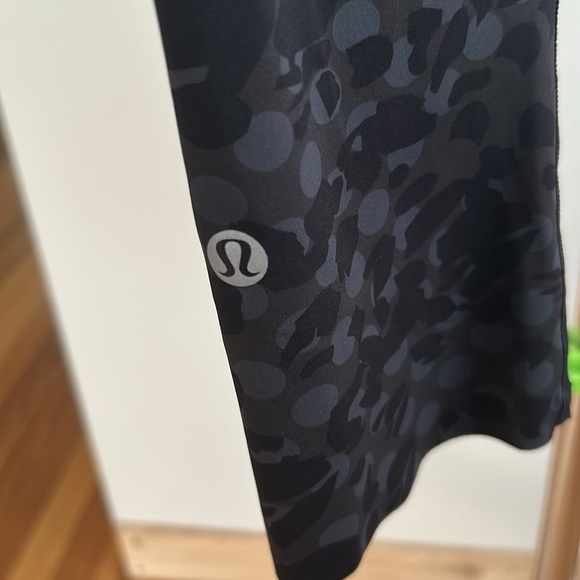 Lululemon Fast and Free Crop Leggings in Size 4 - Formation Camo Deep Coal Multi - Picture 4 of 7